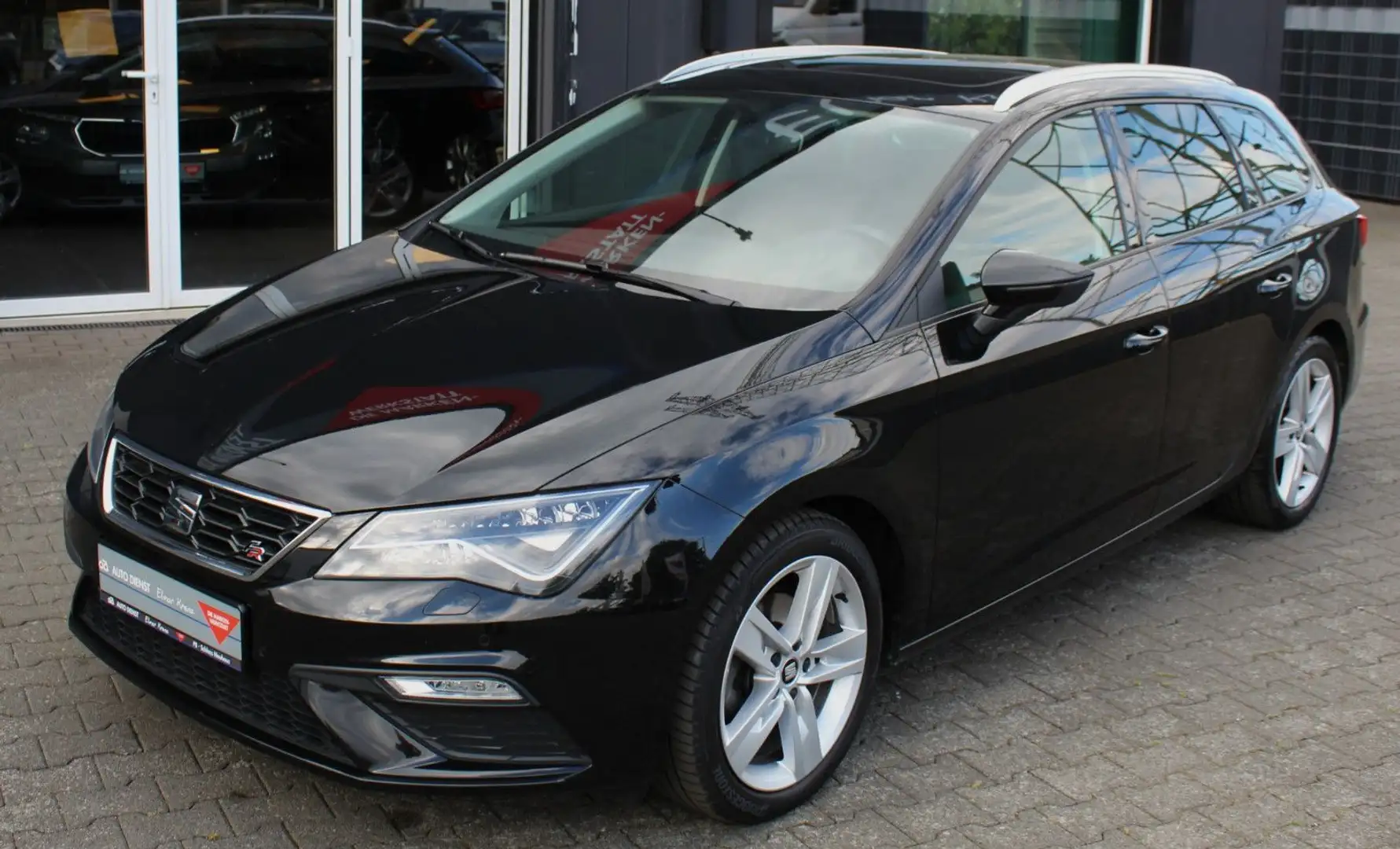SEAT Leon ST FR,1,5 TSI 110KW/150PS, DSG, Navi Schwarz - 1