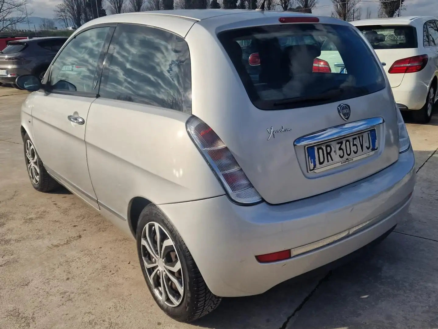 Lancia Ypsilon Ypsilon II 1.2 8v Platino METANO Silber - 2