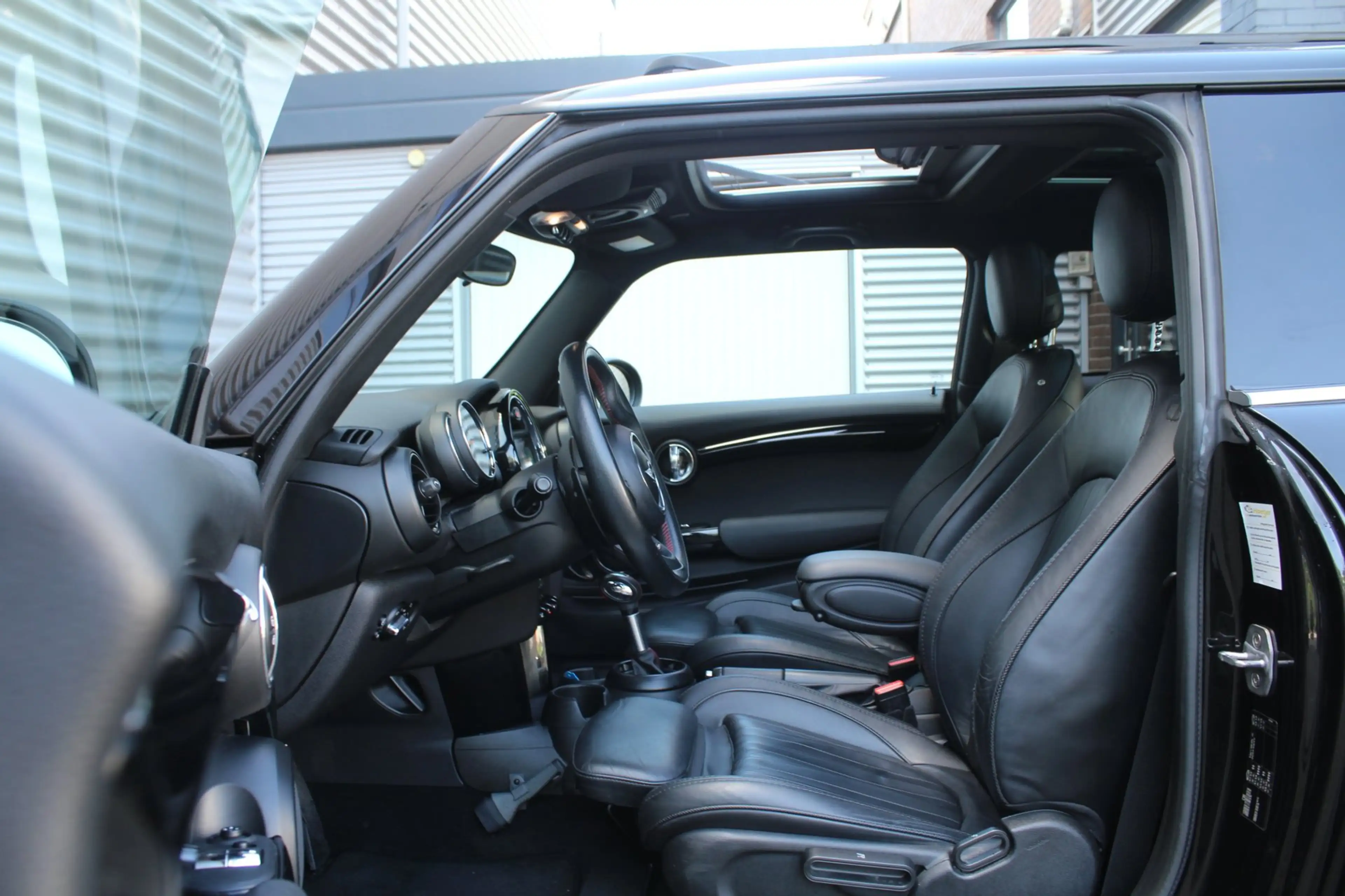 MINI Cooper S 2.0 192pk Serious Business AUTOMAAT Panoramadak NL — photo 9