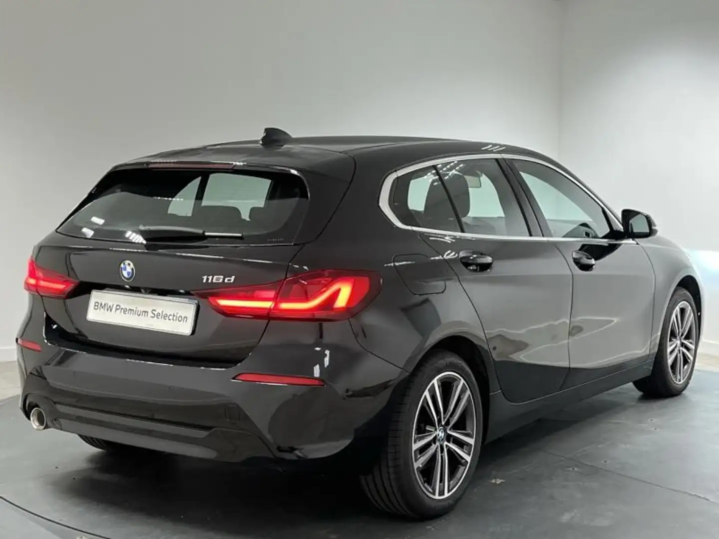BMW 116 116dA 116ch Business Design DKG7 Schwarz - 2