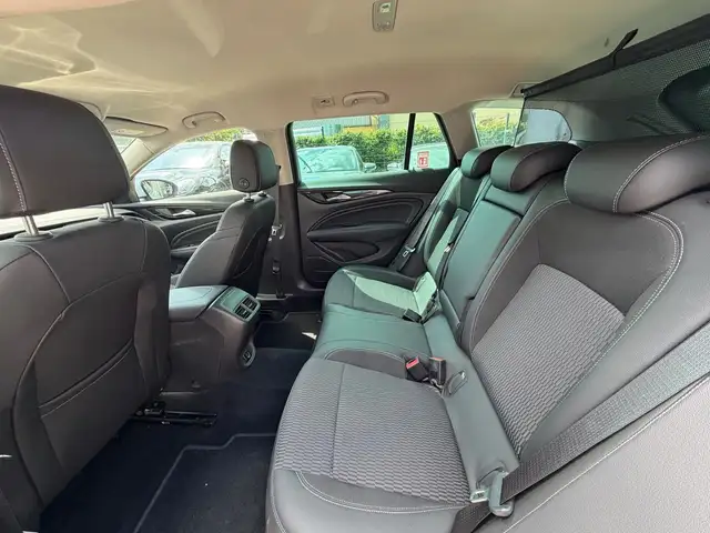 Opel Insignia view 11