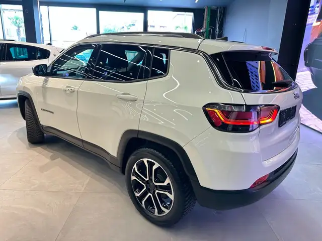 Jeep Compass view 3
