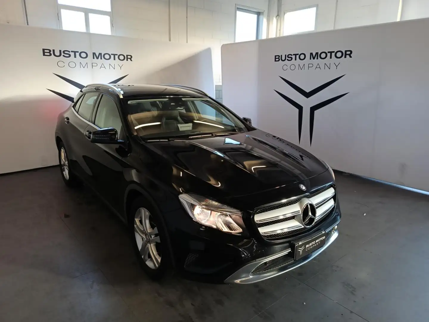 Mercedes-Benz GLA 200 d Automatic Premium Negru - 1