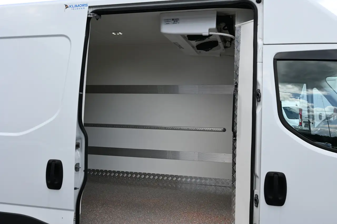 Iveco Daily 2023 — фото 13