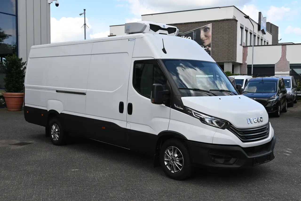 Iveco Daily 2023 — фото 10