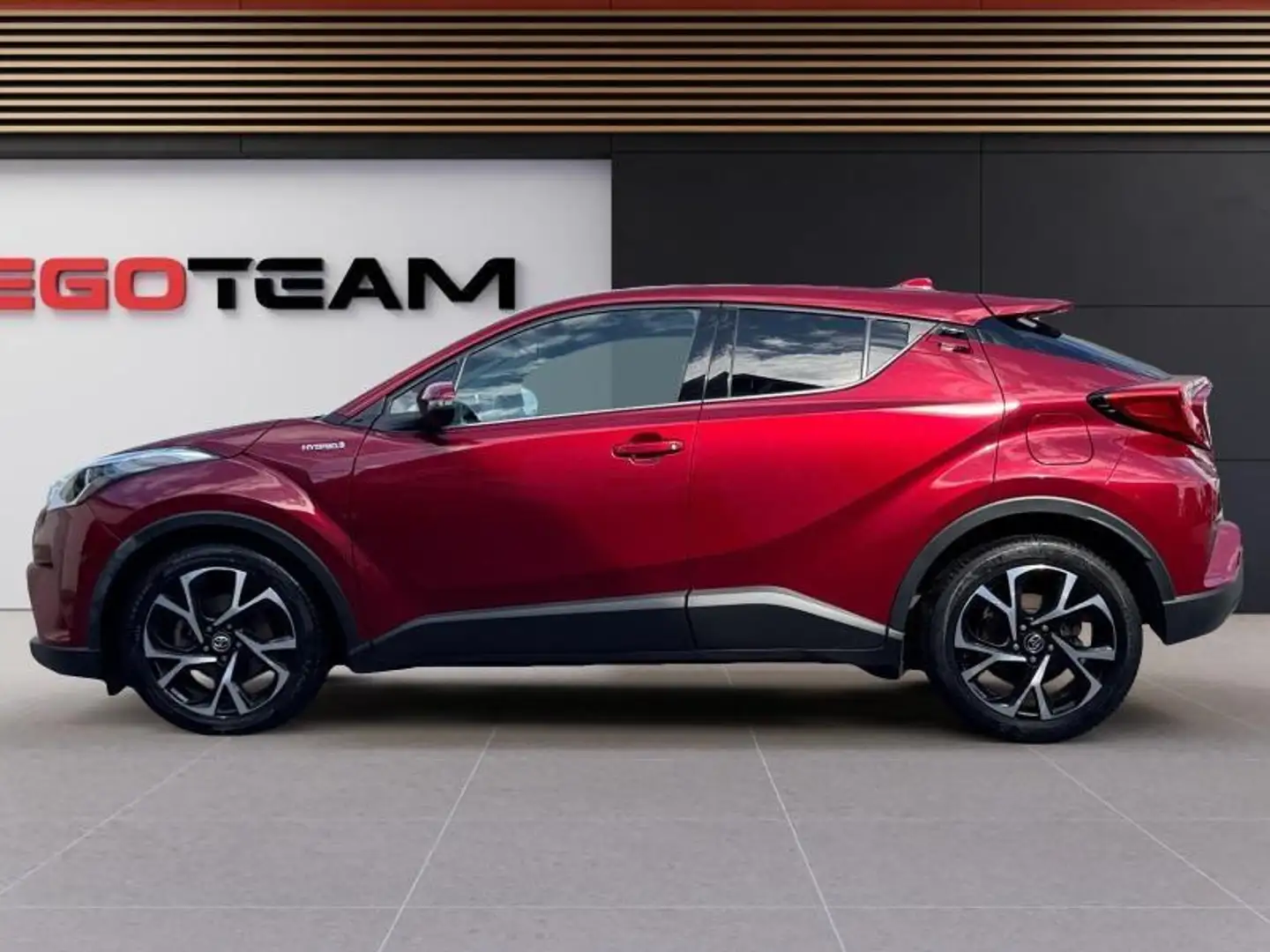 Toyota C-HR 1.8 HSD C-LUB GPS CAMERA JA Rouge - 2