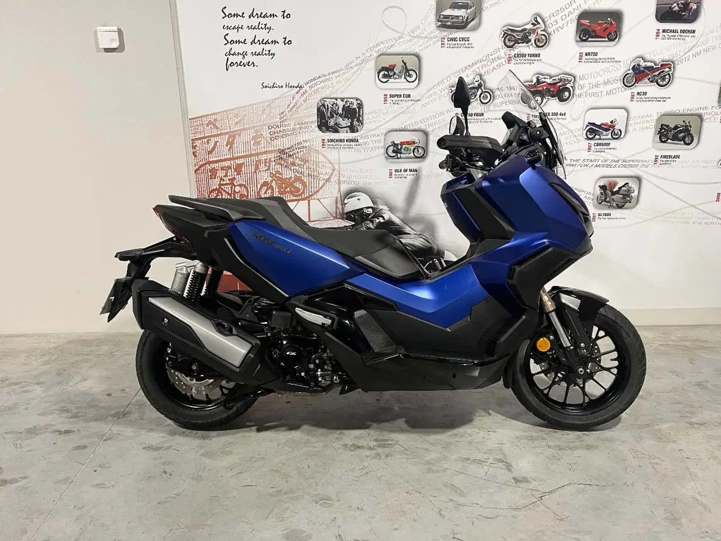 Honda ADV 350 SUV scooter in nieuwstaat (BTW moto) - 2