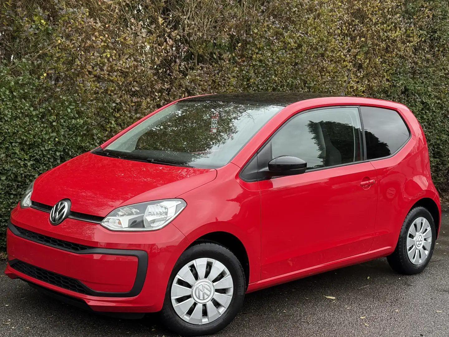 Volkswagen up! 1.0i+AIRCO+CARNET VW+GARANTIE 1 AN+EURO 6B Rood - 1