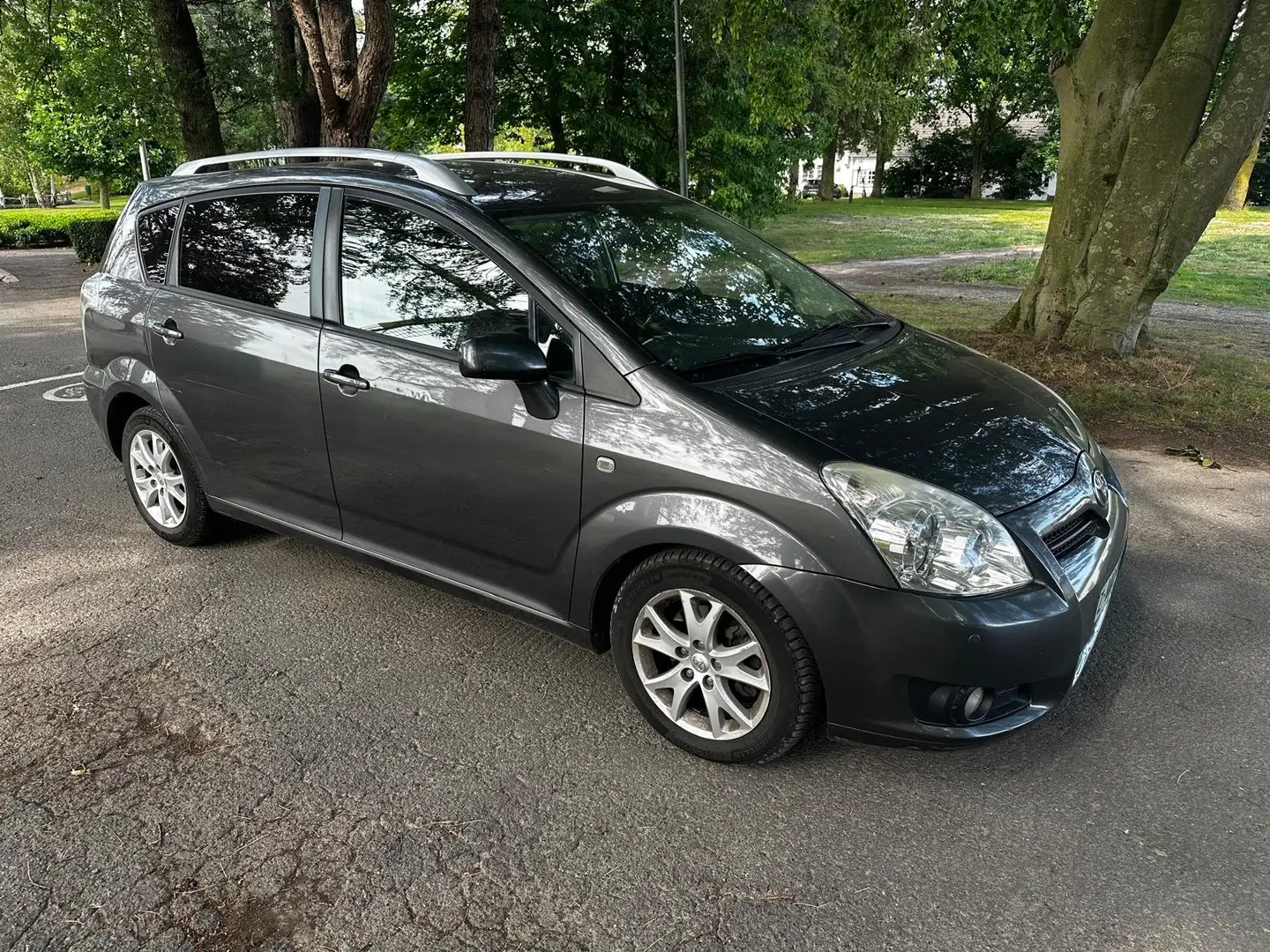 Toyota Corolla Verso Corolla Verso 2.2 D-4DIESEL AIRCO 5 PLAATSEN Gris - 1