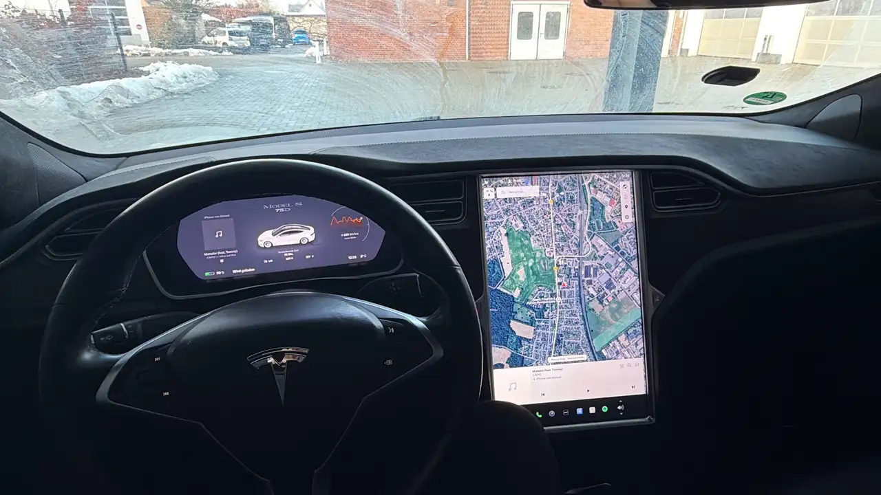 Tesla Model S Model S 75D Allradantrieb — photo 1 of 5