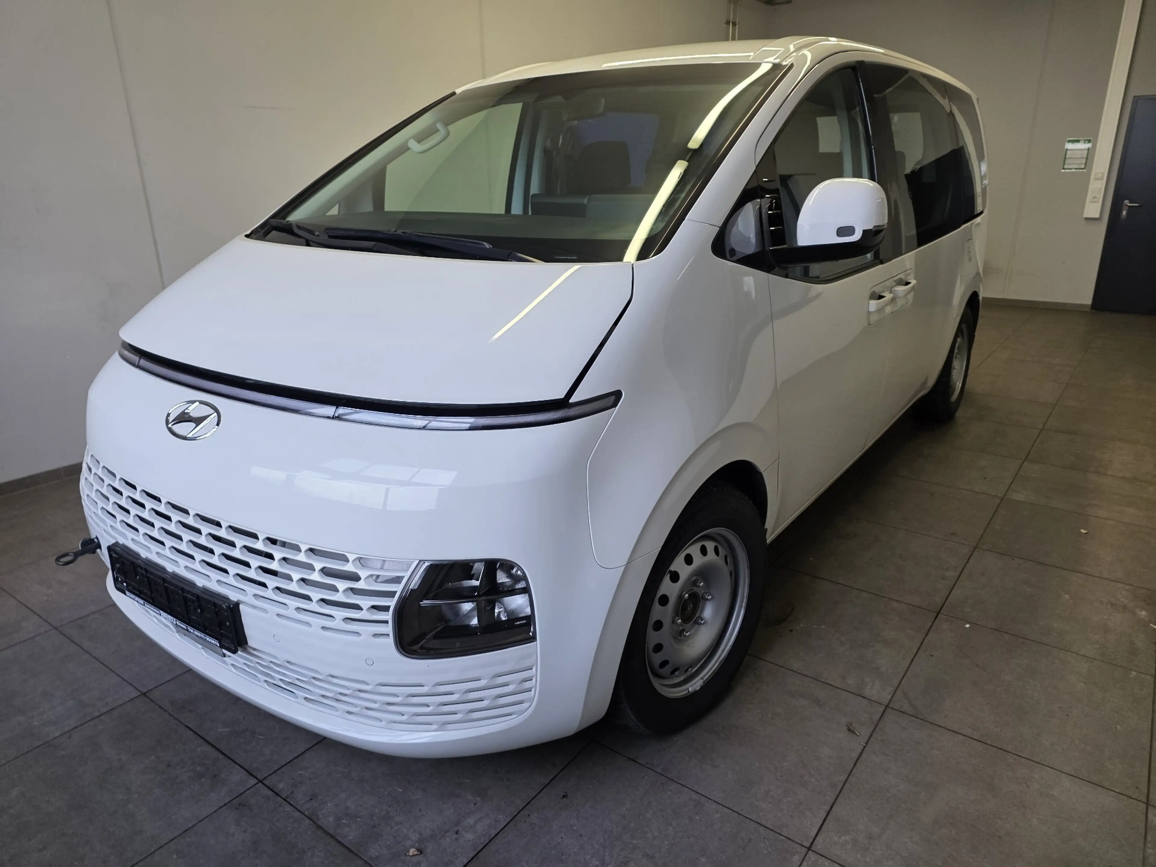 Hyundai STARIA Trend 2.2 CRDi 2WD 9-Sitzer *Motorschaden*