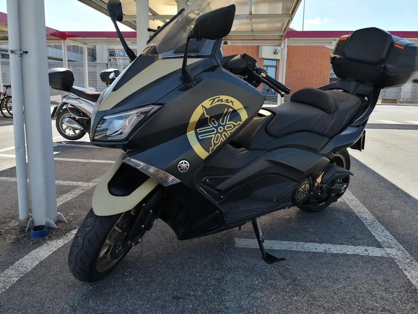 Yamaha TMAX 530 IRON MAX NERO E ORO Nero - 1