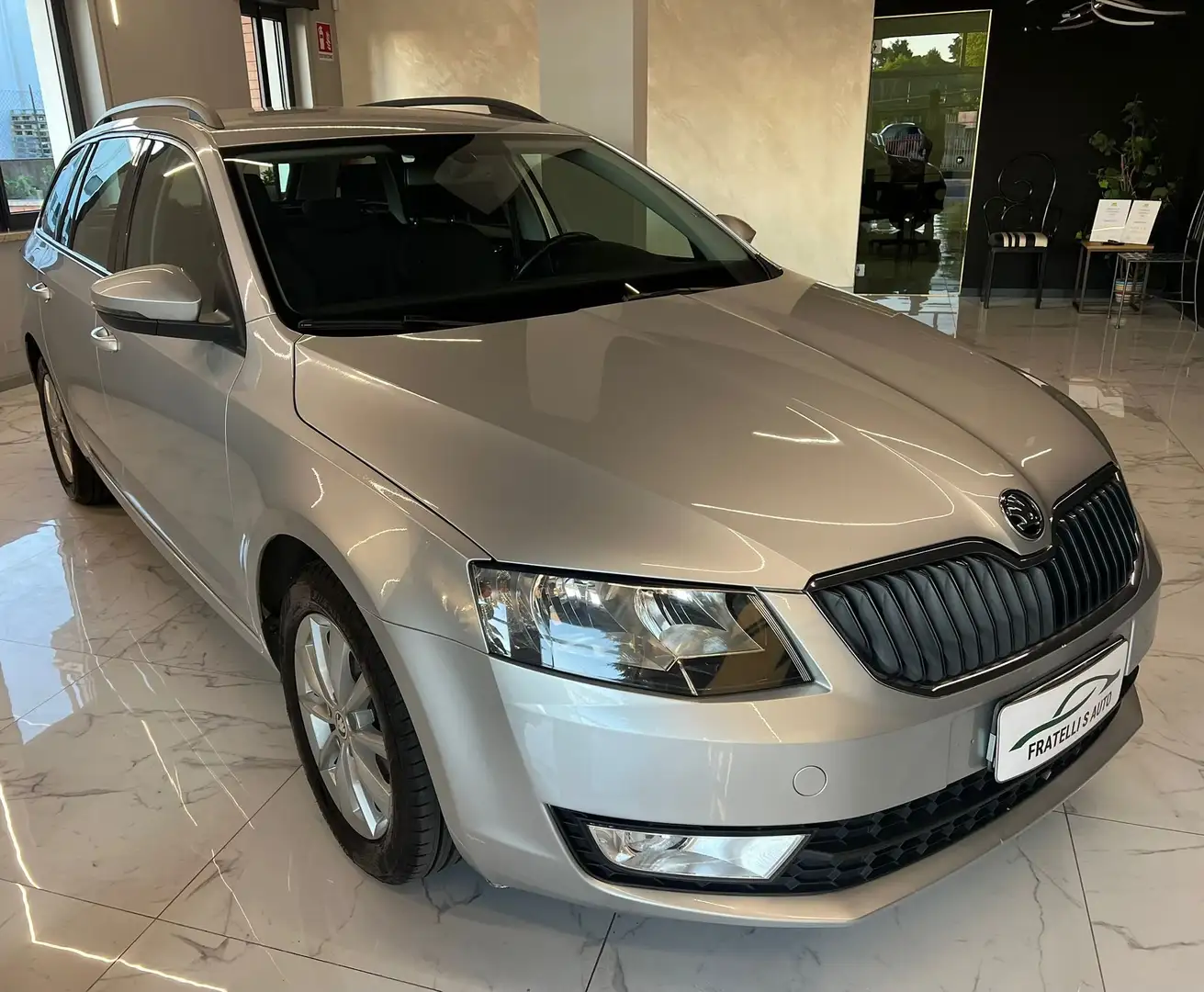 Skoda Octavia Wagon 1.6 tdi Ambition 110cv Срібний - 2