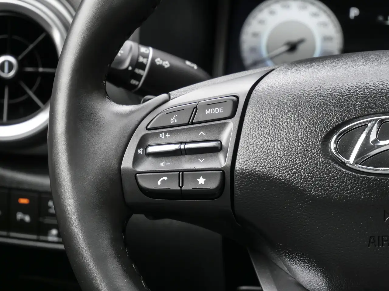 Hyundai KONA снимка Hyundai KONA