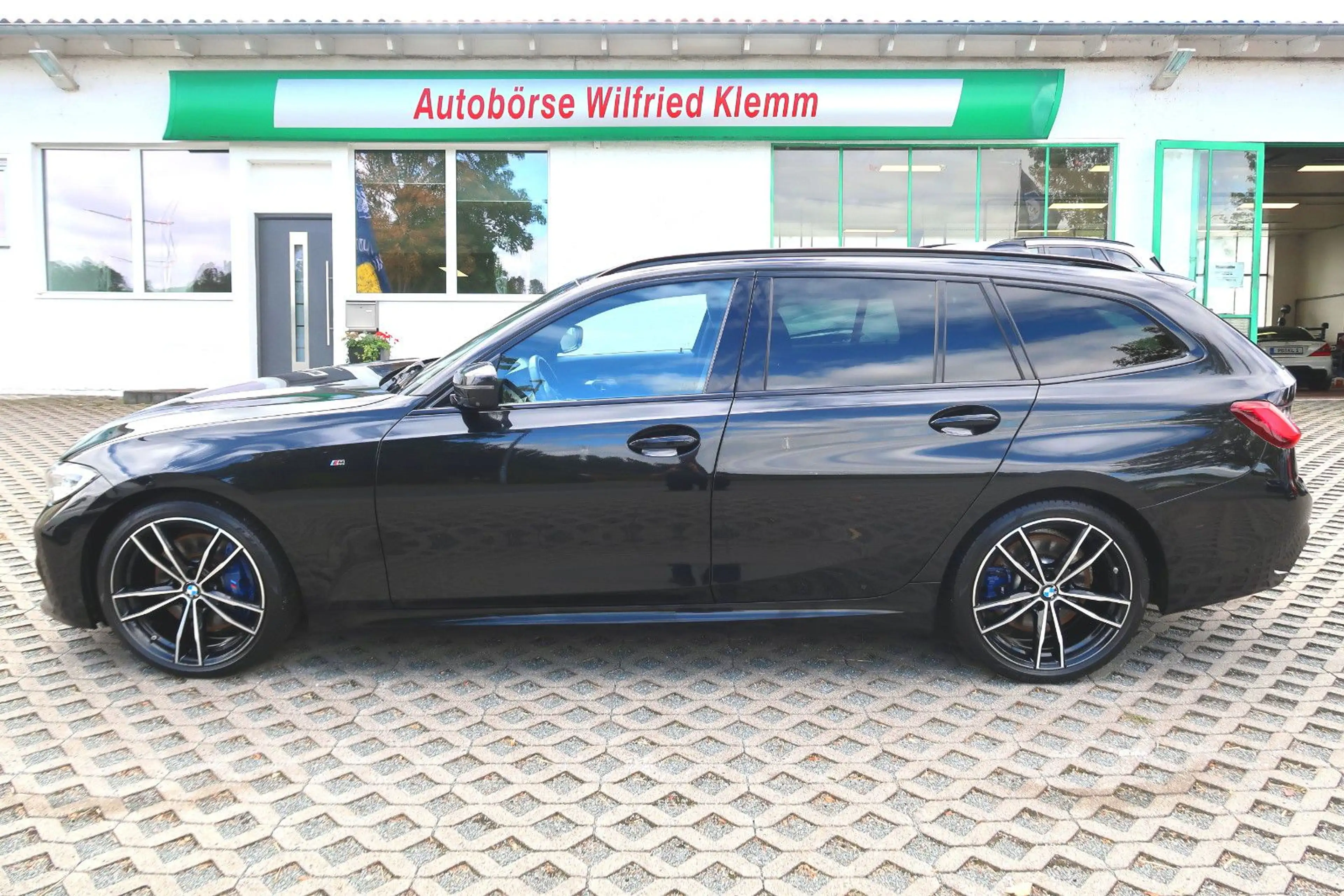 BMW 320 dxDrTour"M Sport"19"Laser"HeadUp"Leder"Harman
