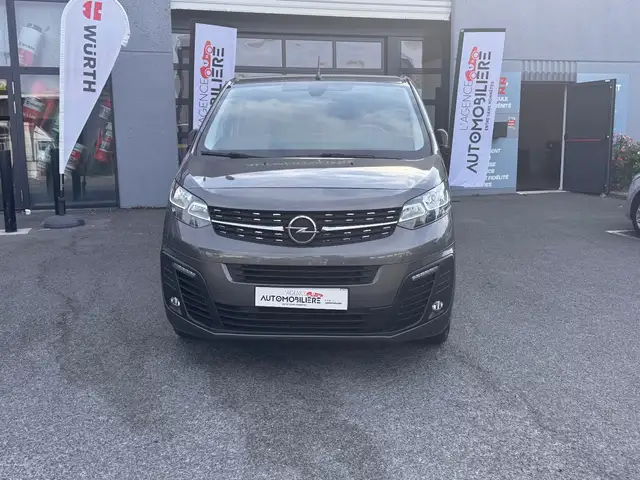 Opel Vivaro view 2