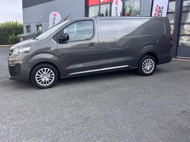 Opel Vivaro view 3