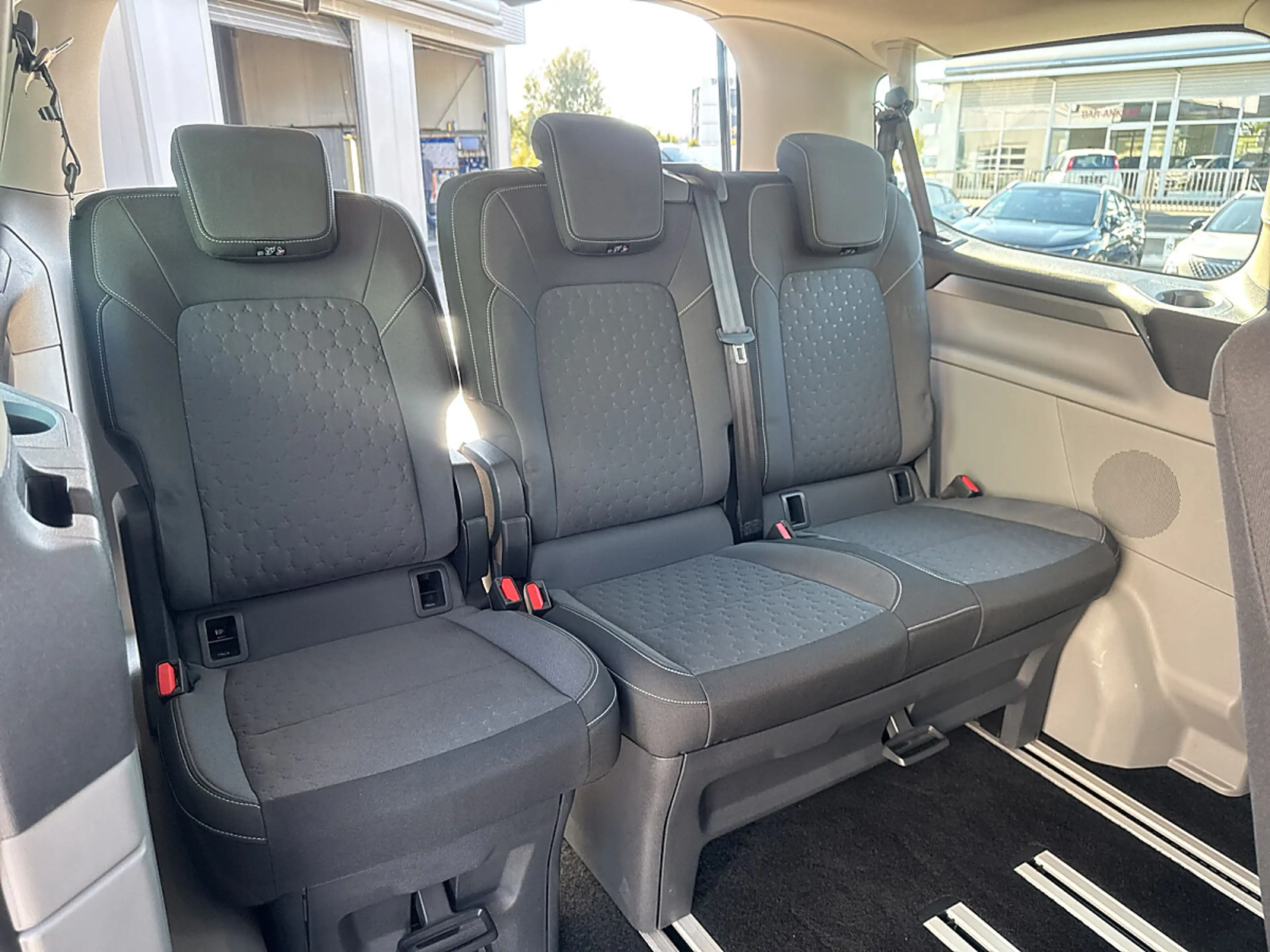 Ford Tourneo Custom 2.0 EcoBlue 320 L1 Titanium FWD — photo 13