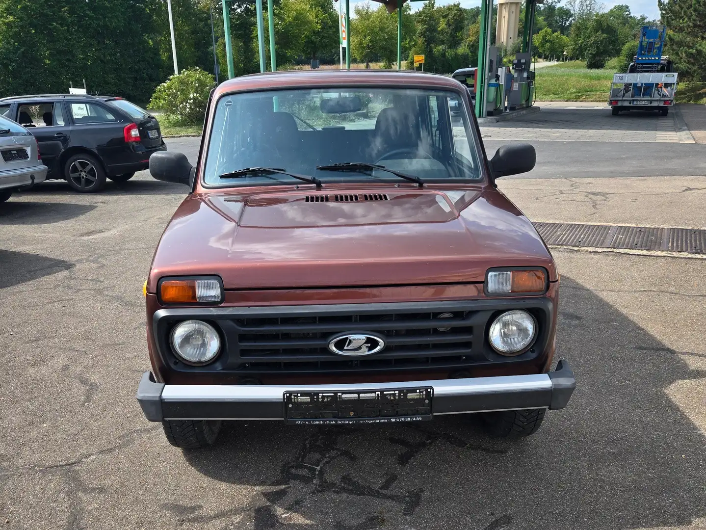 Lada 4x4 4 türig Marrón - 1