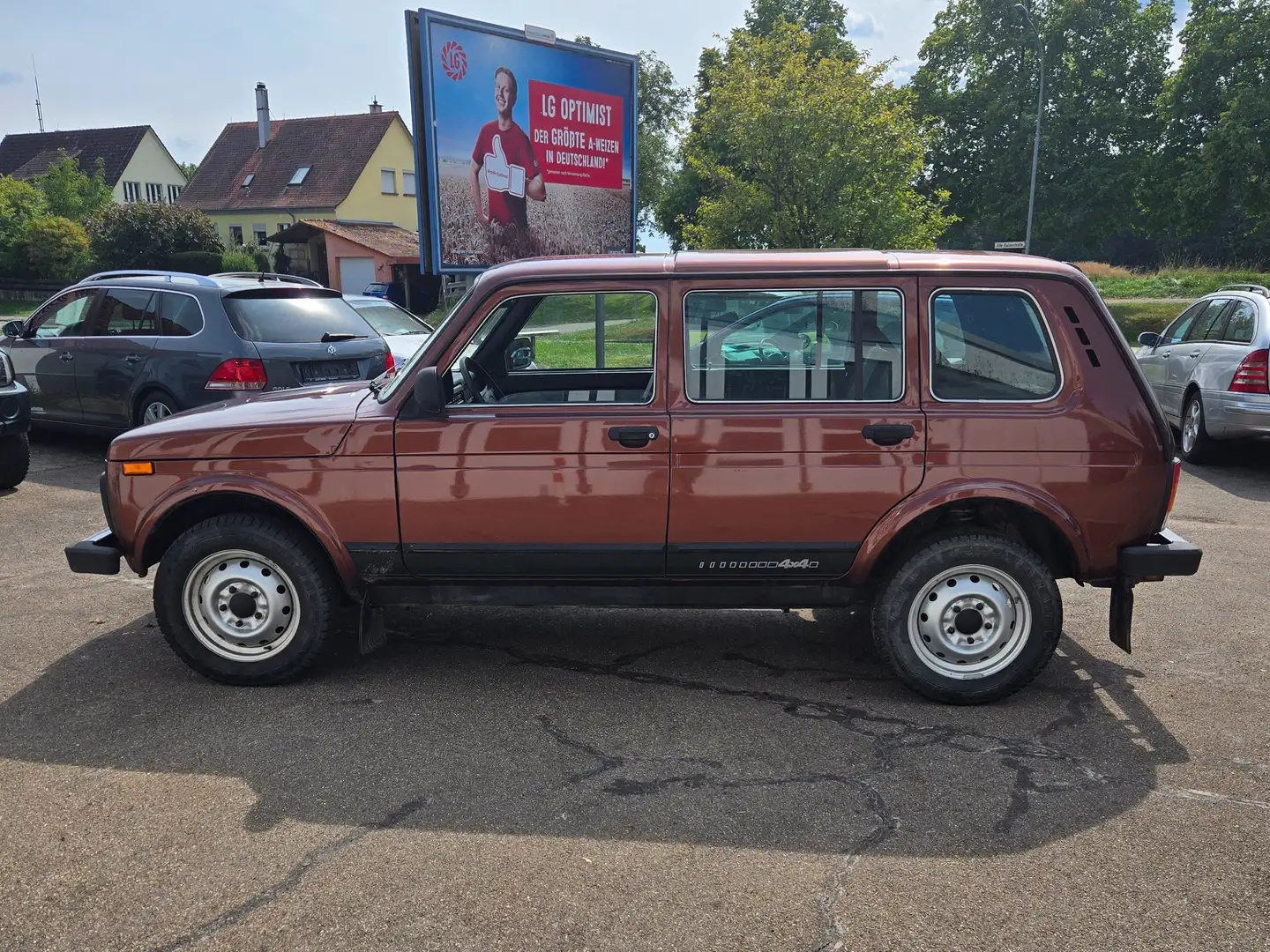 Lada 4x4 4 türig Braun - 2
