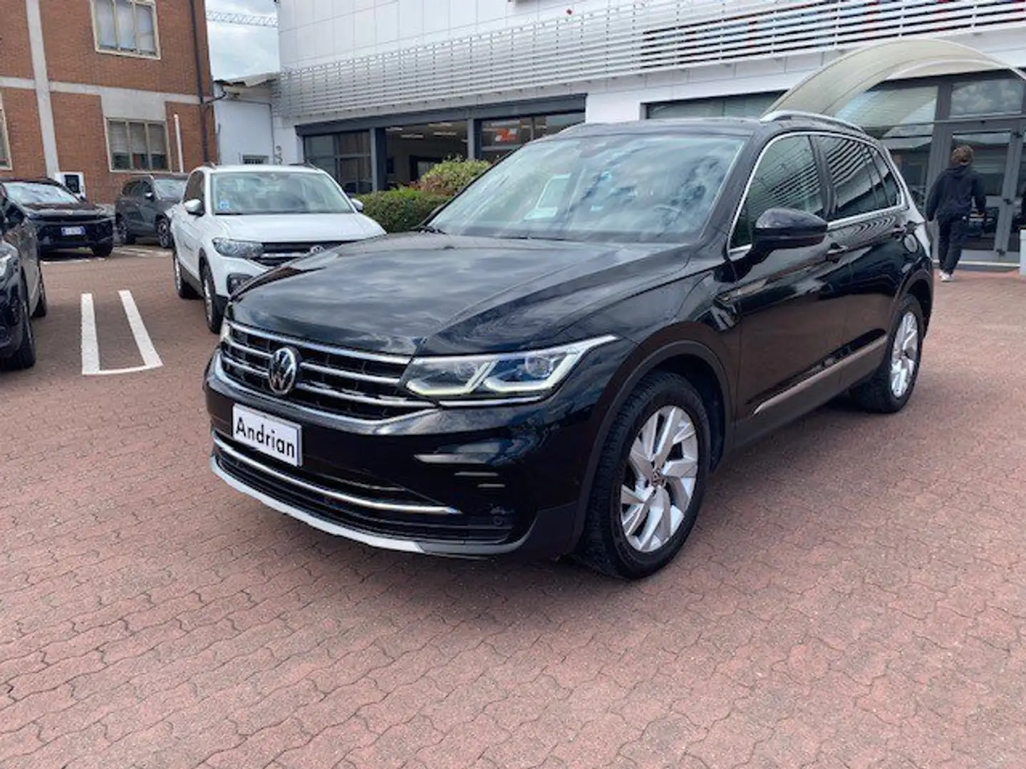 Volkswagen Tiguan 2.0 TDI 150 CV SCR DSG Elegance Nero - 1