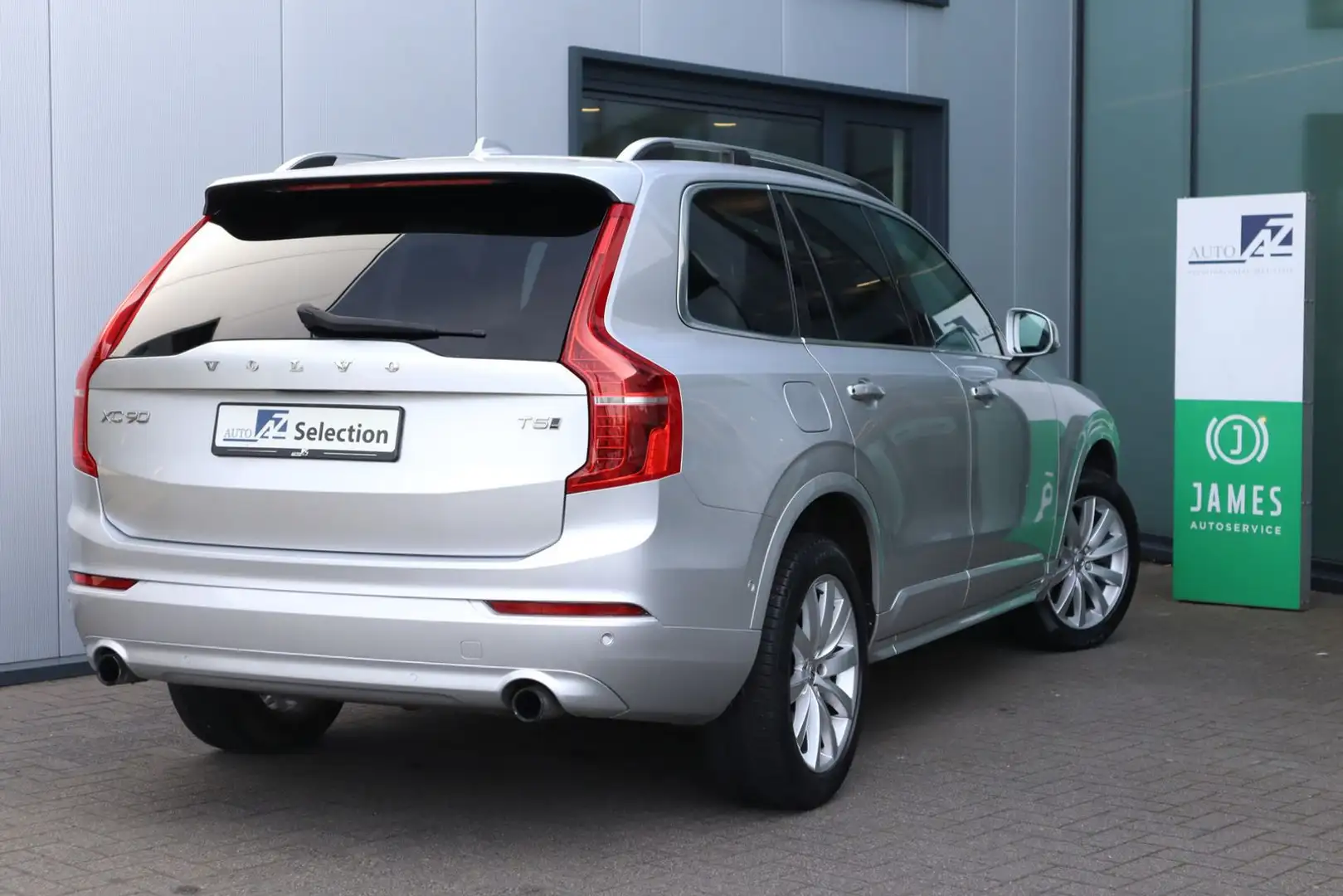 Volvo XC90 2.0 T5 AWD Momentum / 7 Pers. / Pano Grau - 2