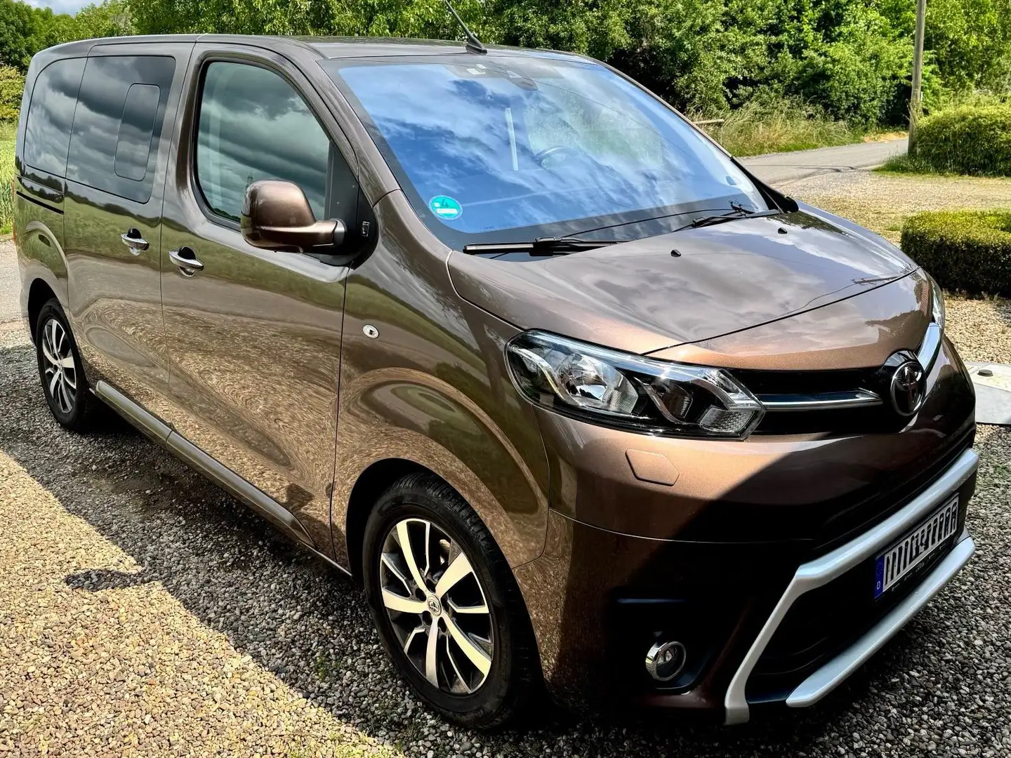 Toyota Proace Proace D-4D 2,0-l-D-4D (5-Si.) Verso Family compac Braun - 1