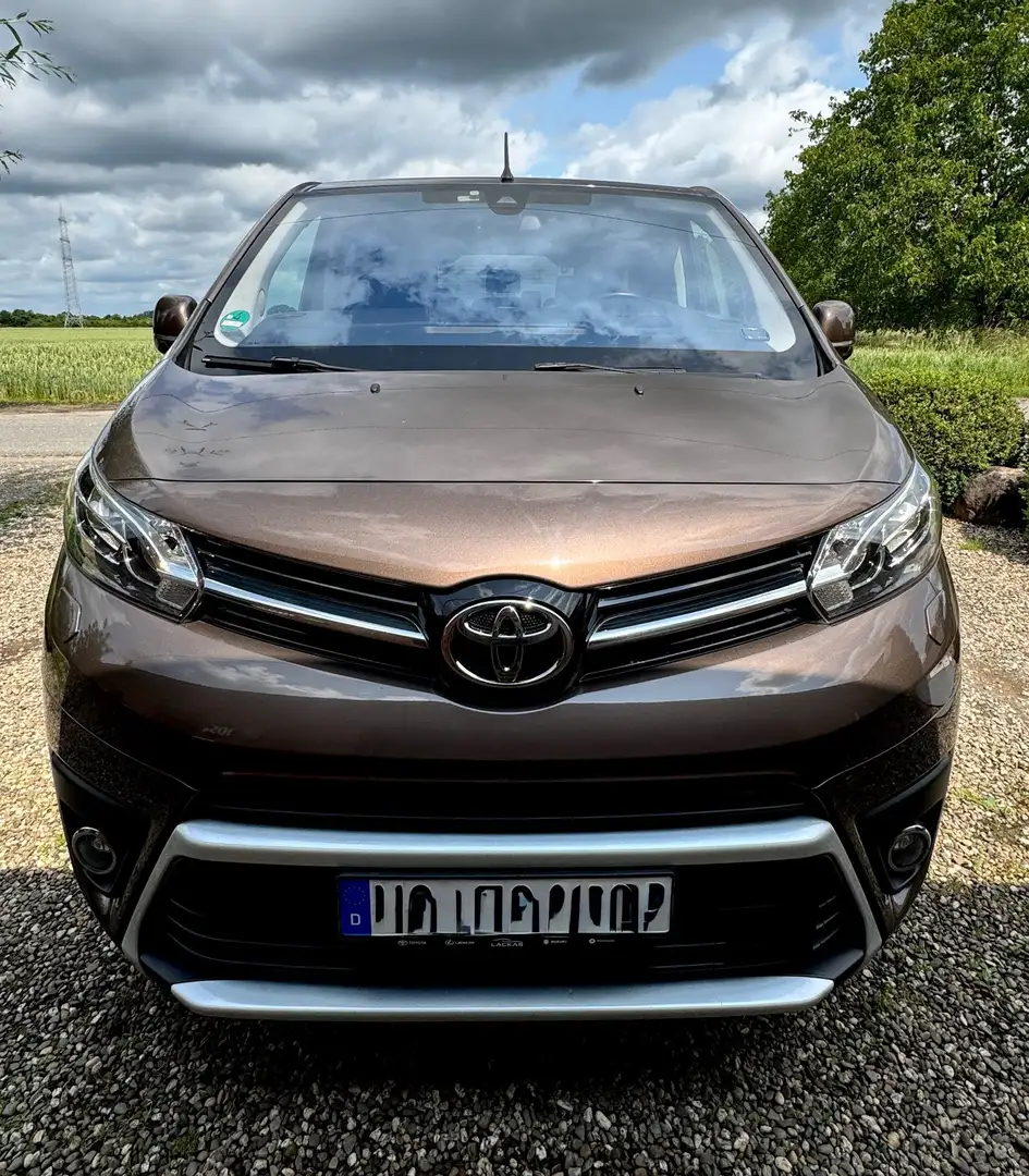 Toyota Proace Proace D-4D 2,0-l-D-4D (5-Si.) Verso Family compac Braun - 2
