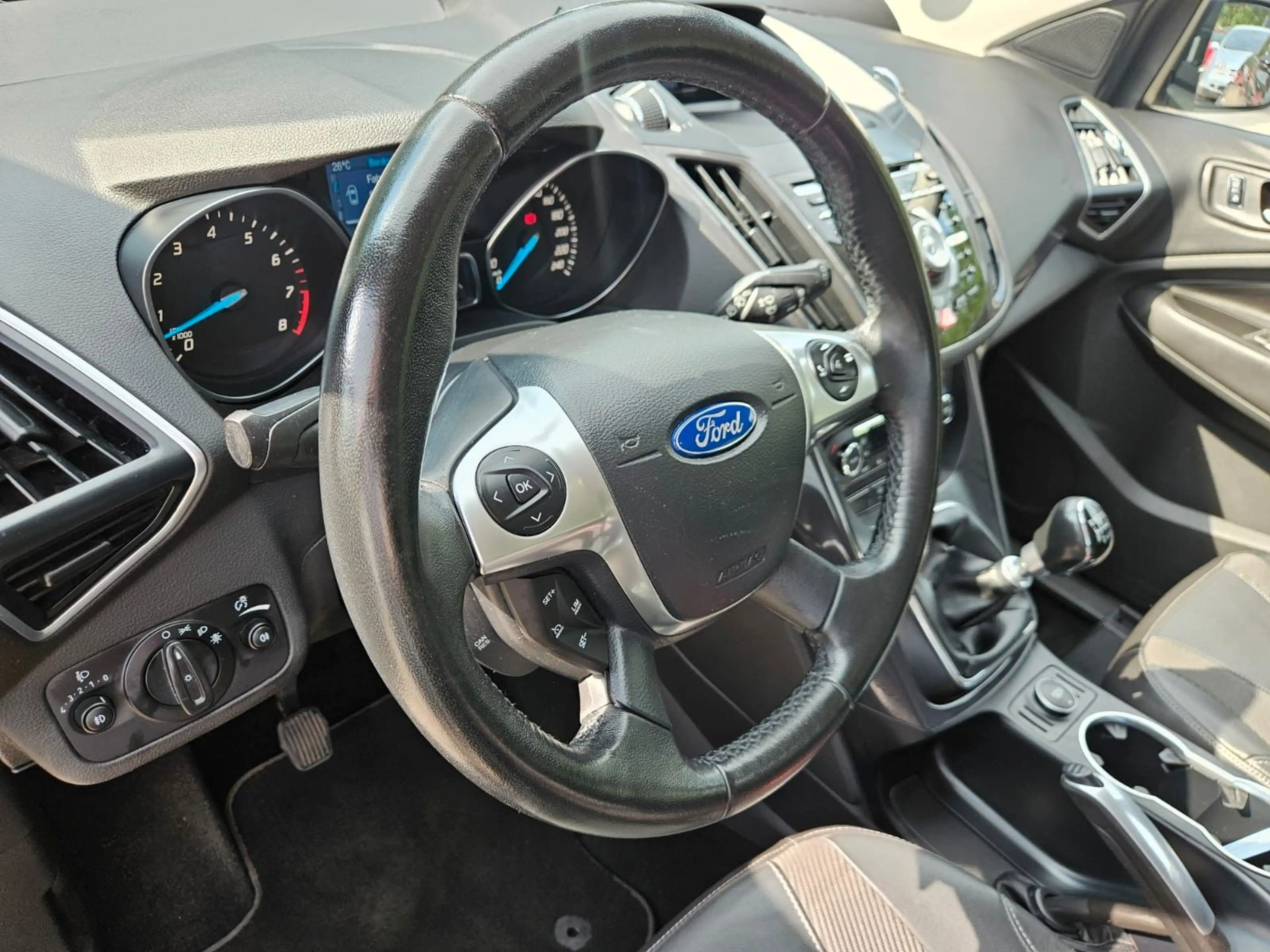 Ford Kuga Titanium — photo 15