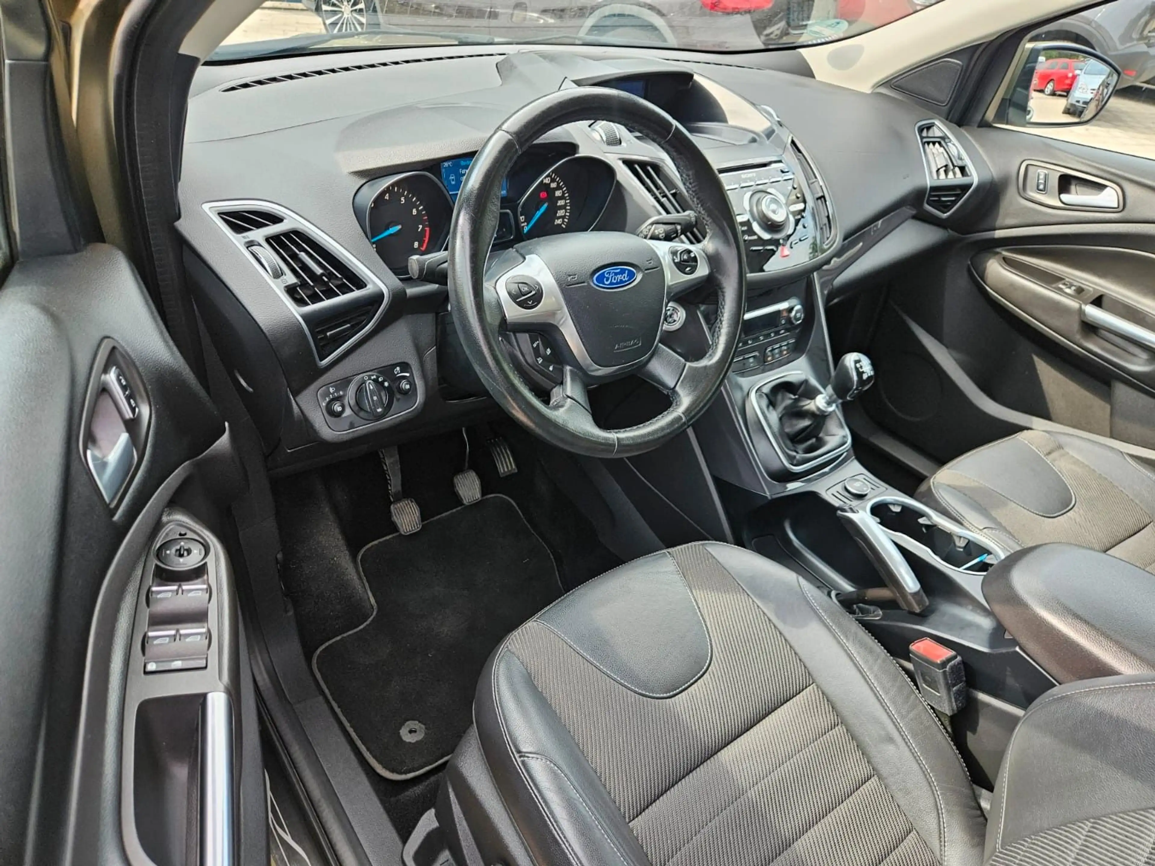 Ford Kuga Titanium — photo 13