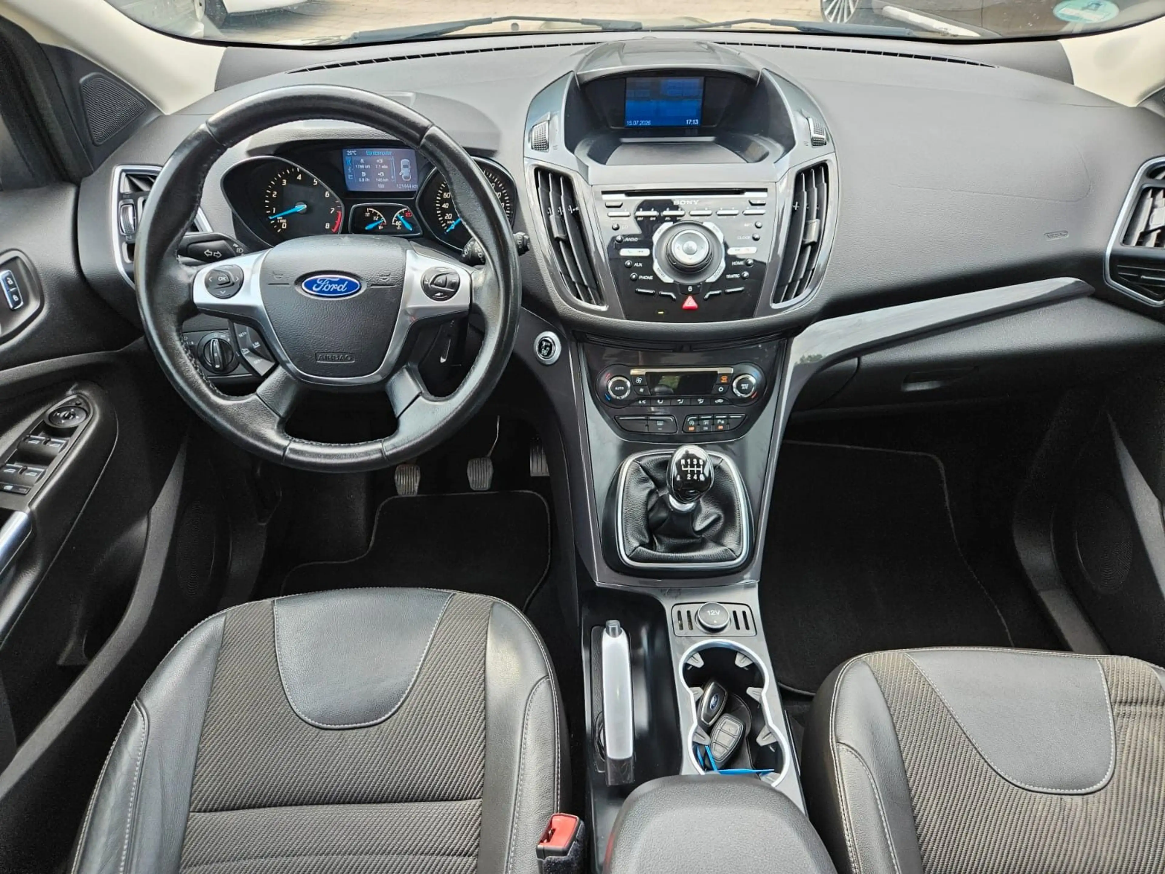 Ford Kuga Titanium — photo 11