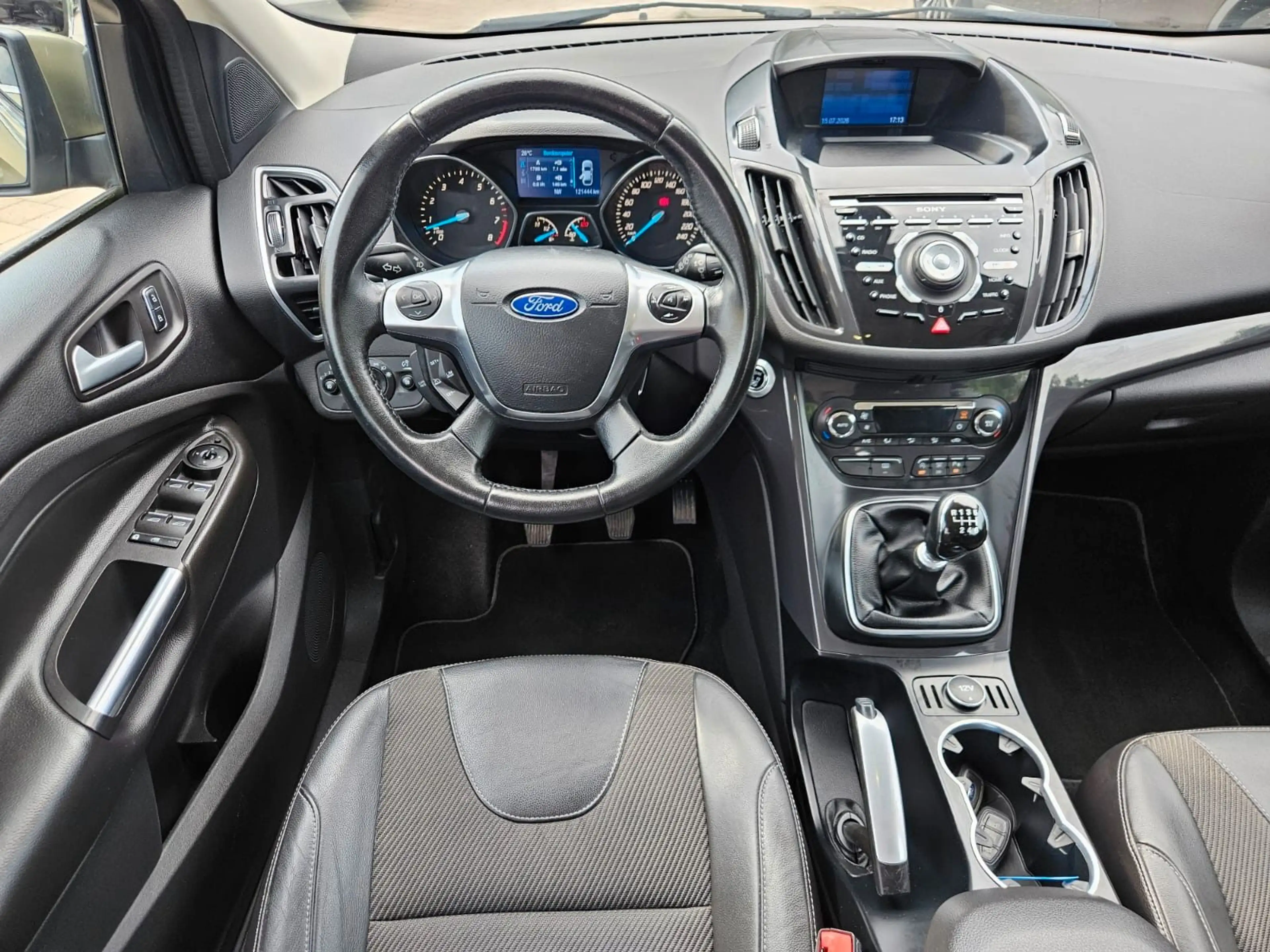 Ford Kuga Titanium — photo 10