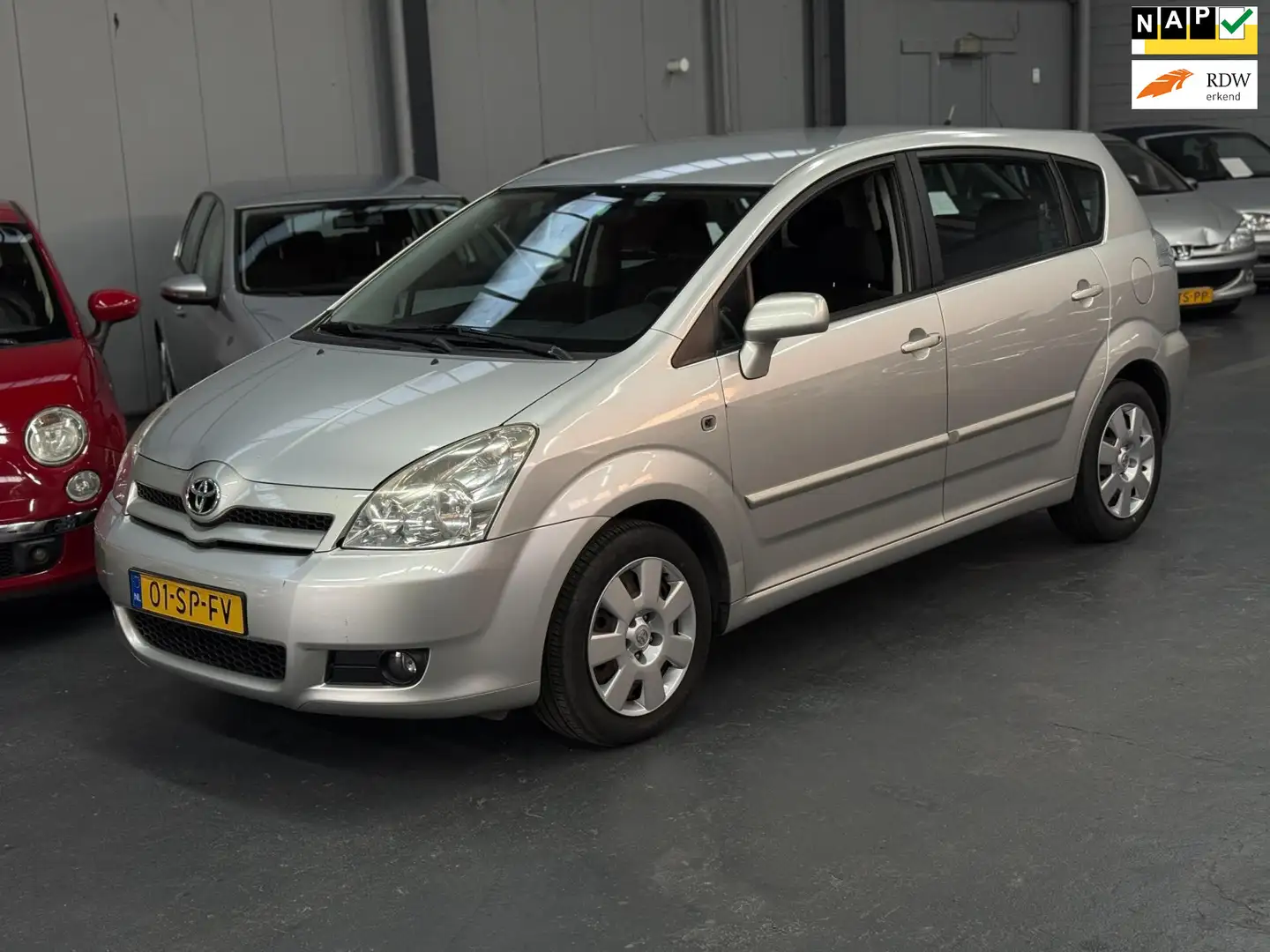 Toyota Verso 1.8 VVT-i Sol 1 Nieuwe APK NAP 1ste Eigenaar Grijs - 1