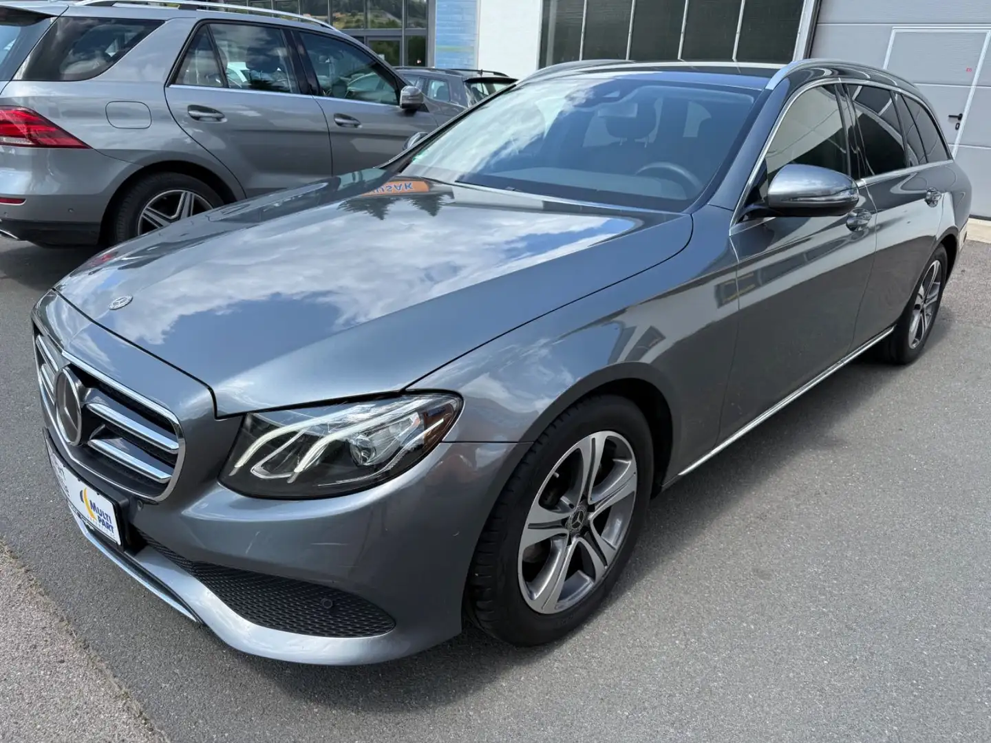 Mercedes-Benz E 220 E220d T Avantgarde LED RFK PDC ACC Navi 17" Grau - 1