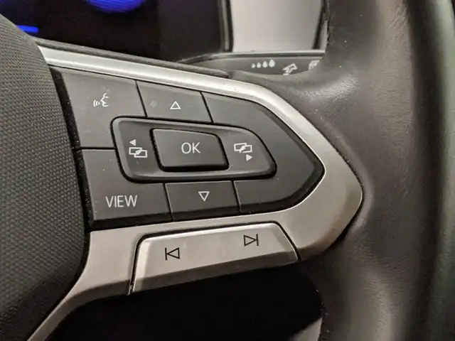 Volkswagen T-Roc view 13
