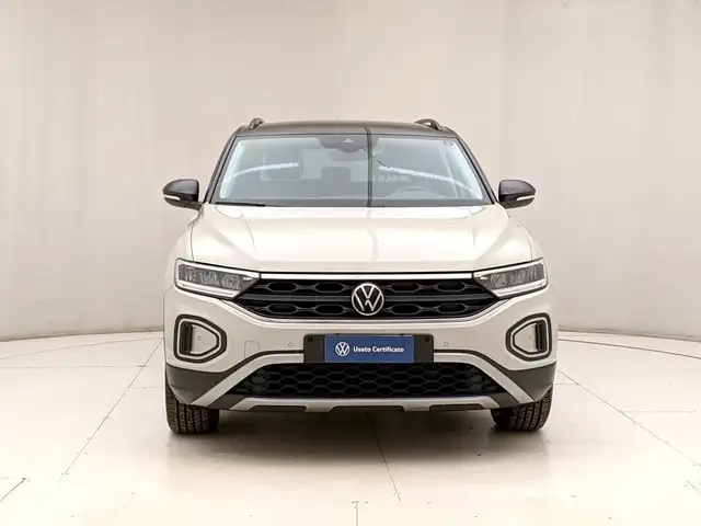 Volkswagen T-Roc view 2
