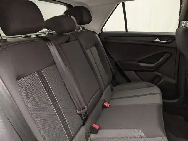 Volkswagen T-Roc view 9