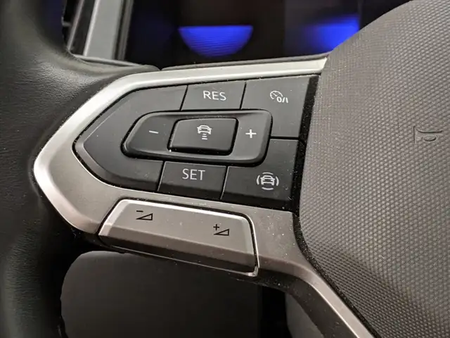 Volkswagen T-Roc view 12