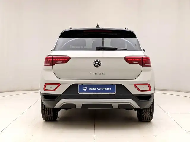 Volkswagen T-Roc view 5