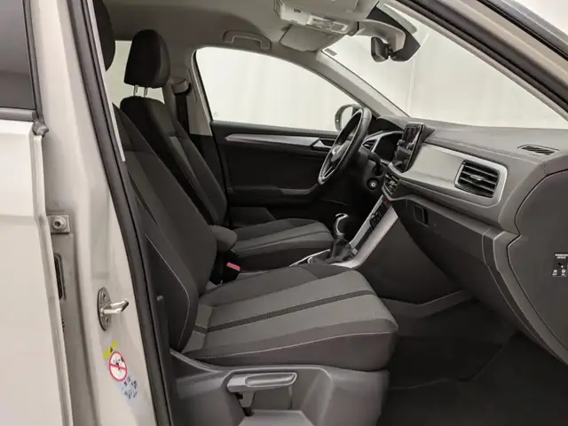 Volkswagen T-Roc view 8