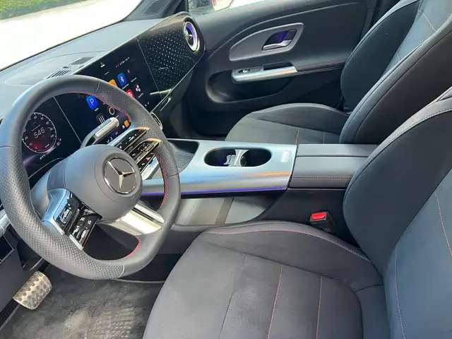 Mercedes-Benz CLA 350 350 4Matic AMG Line PANO AHK Ansicht 3