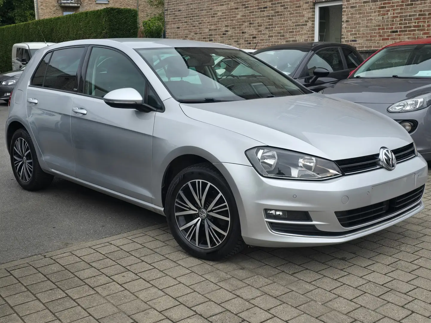 Volkswagen Golf 1.2 TSI Allstar DSG 1ER PROPRIETAIRE GARANTIE Plateado - 2