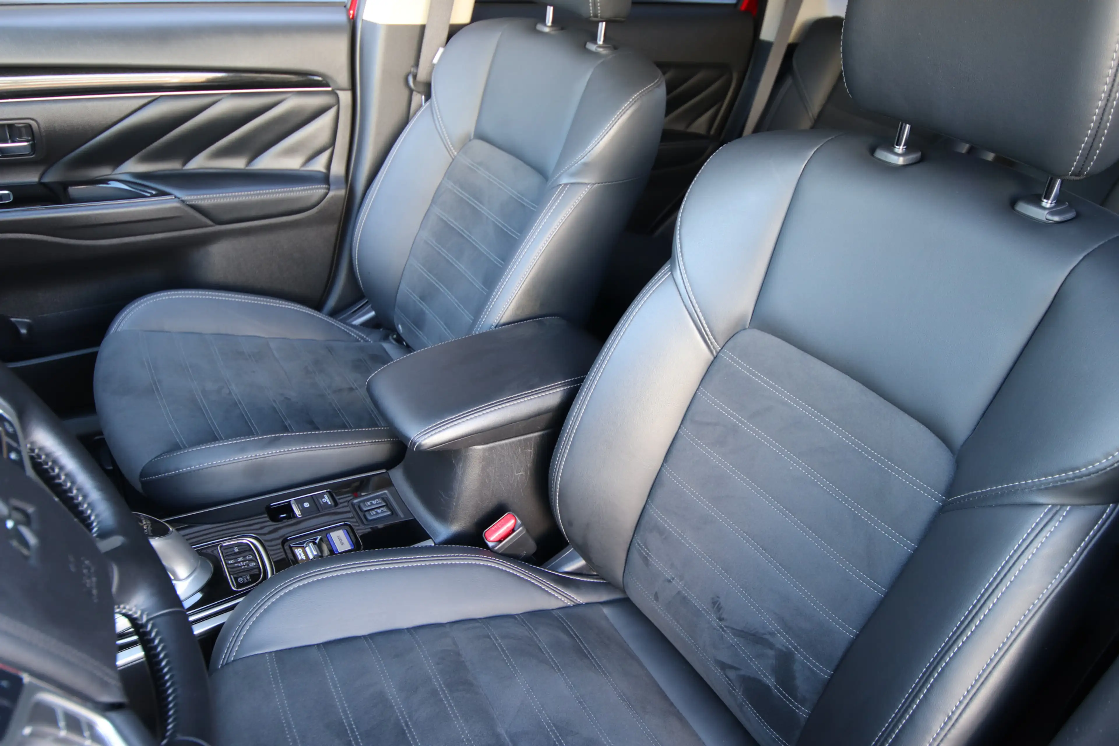 Mitsubishi Outlander 2.4 PHEV Intense+ Adaptive cruise, E.achterklep — photo 25