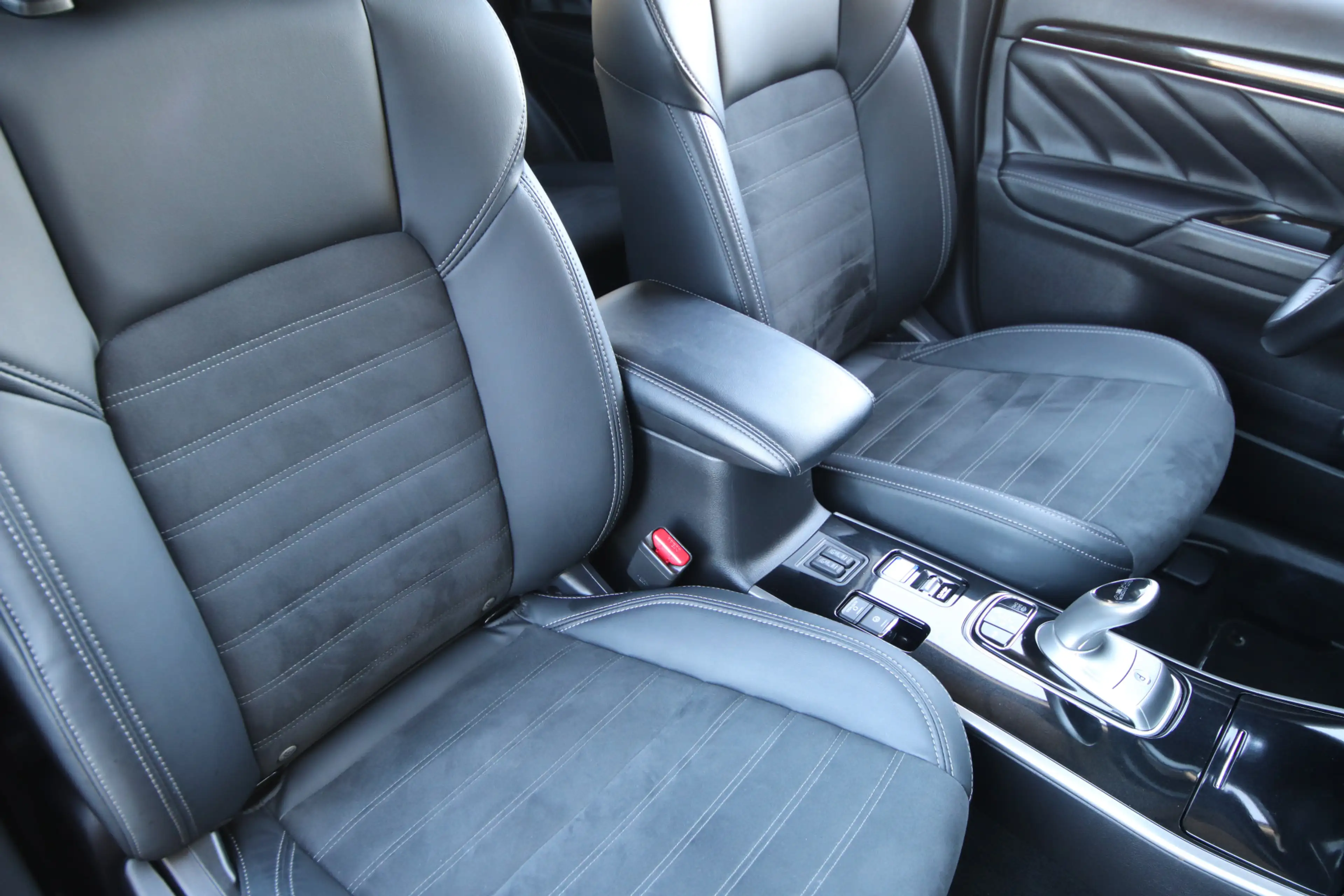 Mitsubishi Outlander 2.4 PHEV Intense+ Adaptive cruise, E.achterklep — photo 3