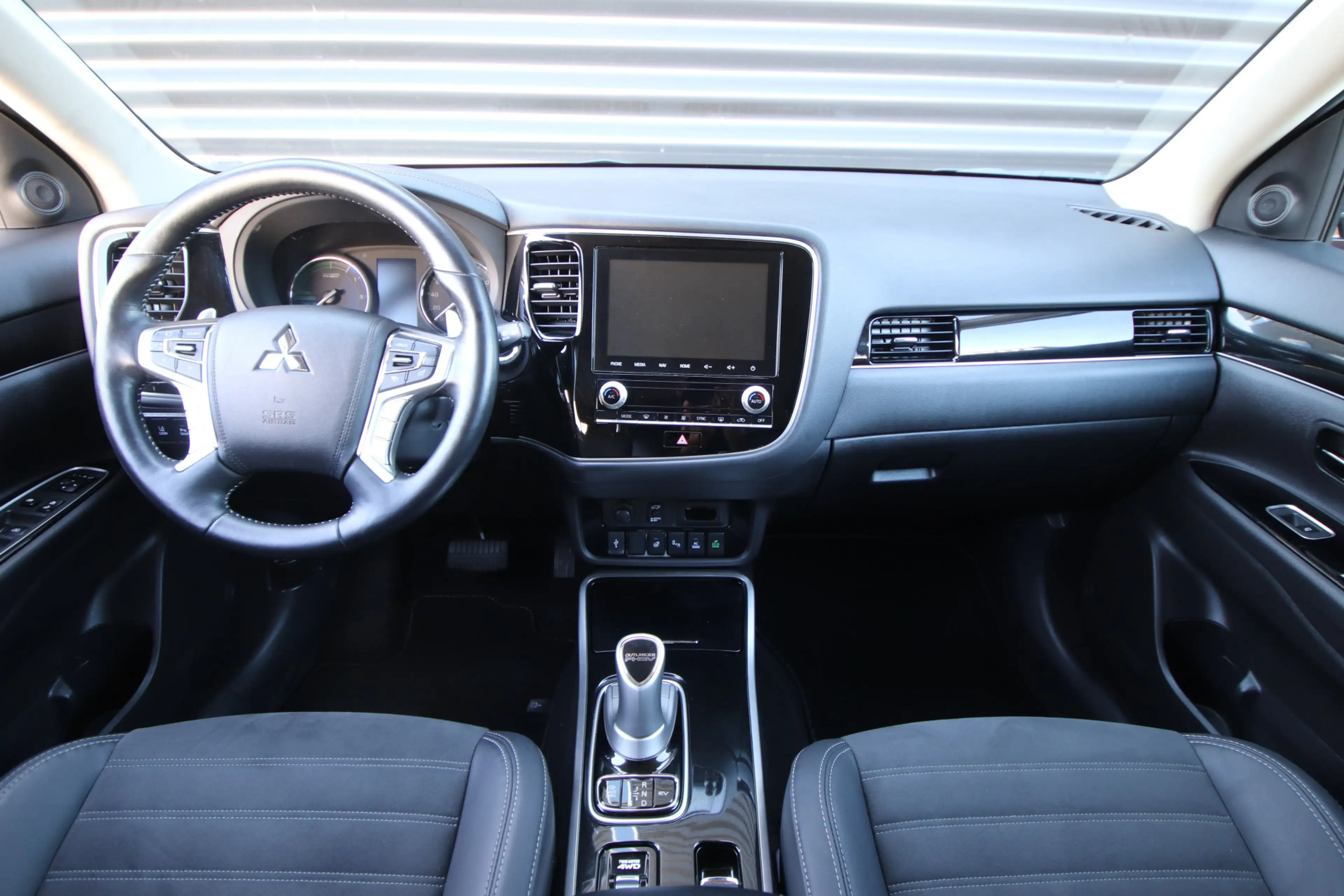 Mitsubishi Outlander 2.4 PHEV Intense+ Adaptive cruise, E.achterklep — photo 4