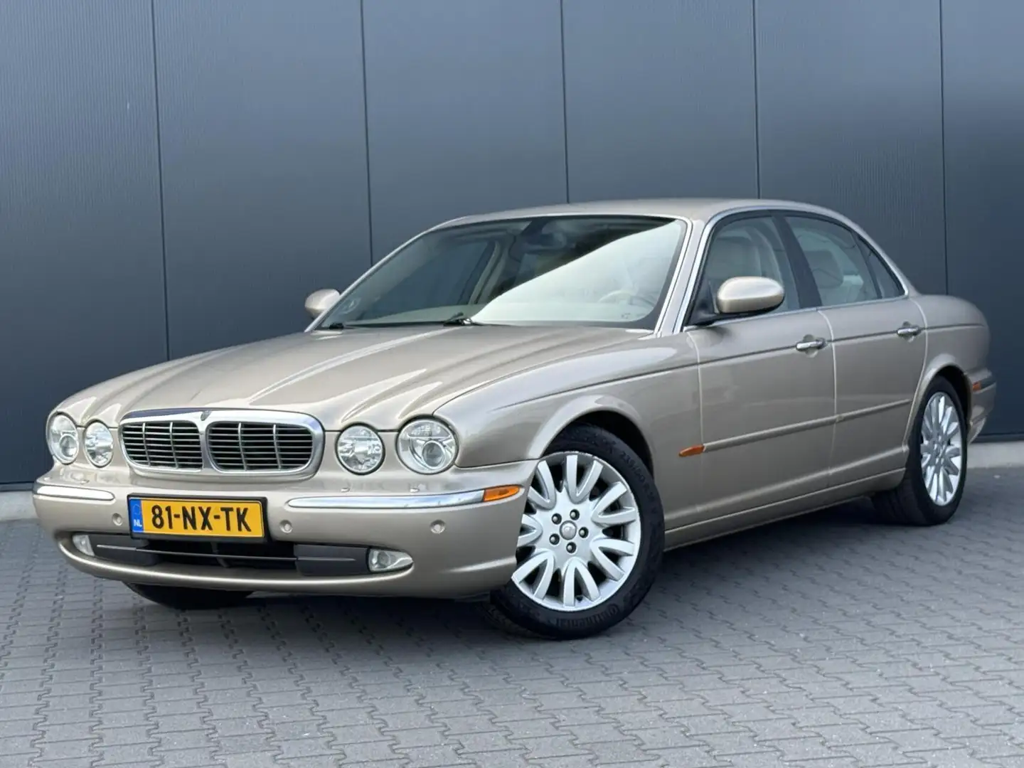 Jaguar XJ 3.0 V6 Executive Leder - Navi - Xenon - Goed Onder Beige - 1