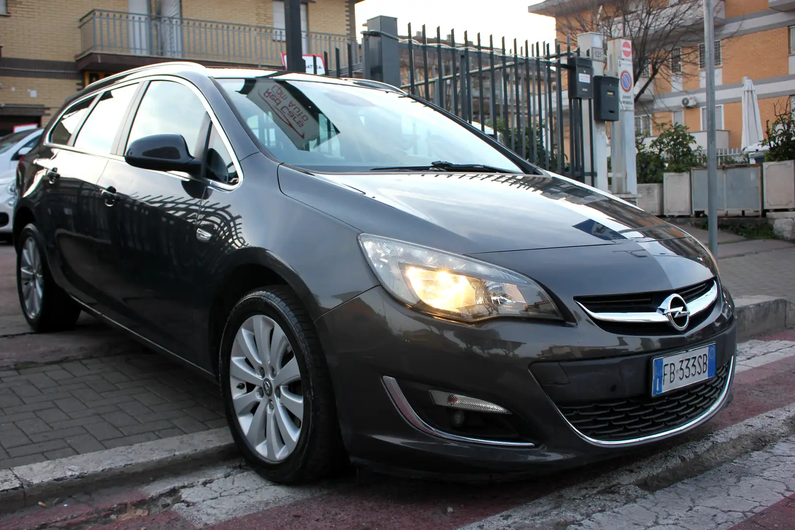 Opel Astra DISTRIBUZIONE FATTA 1.6 cdti Innovation 110 CV SW Grigio - 2