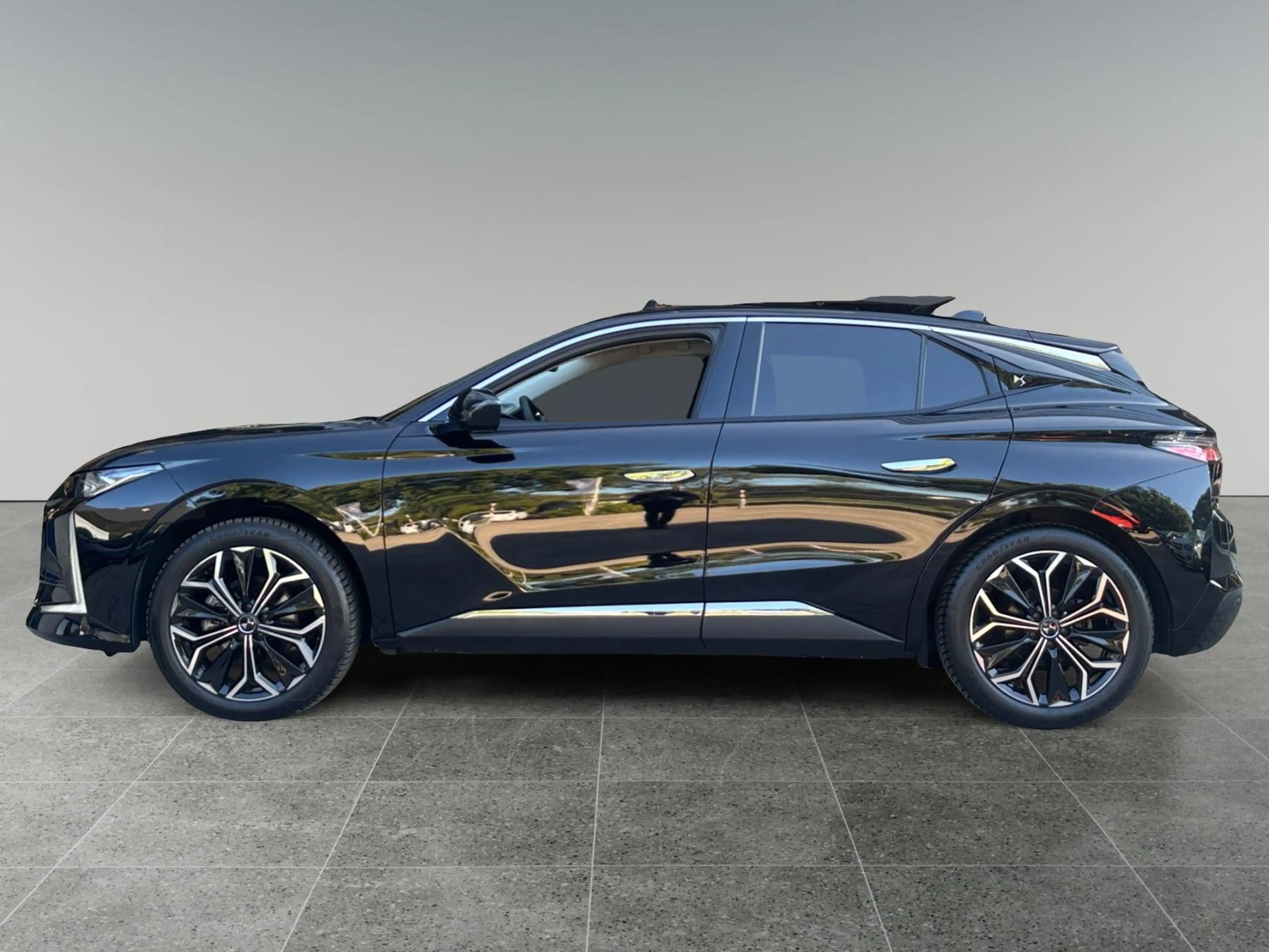DS Automobiles DS 4 Ètoile+ Alcantara 1.2 Turbo 130pk EAT8 | SCHUIF/KA — photo 2