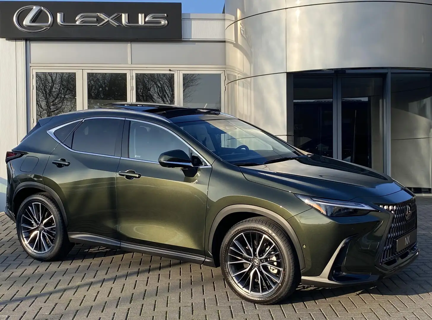 Lexus NX 450h+ AWD President Line NIEUW DIRECT LEVERBAAR TREKHAAK Grün - 1