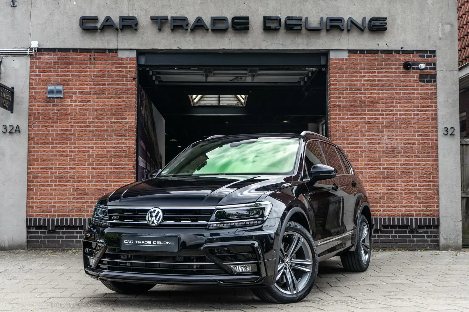Volkswagen Tiguan 2.0 TSI 4 Motion R-Line Pano / Trekhaak / Camera Noir - 1